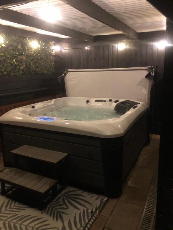 Private hot tub at Woodlands